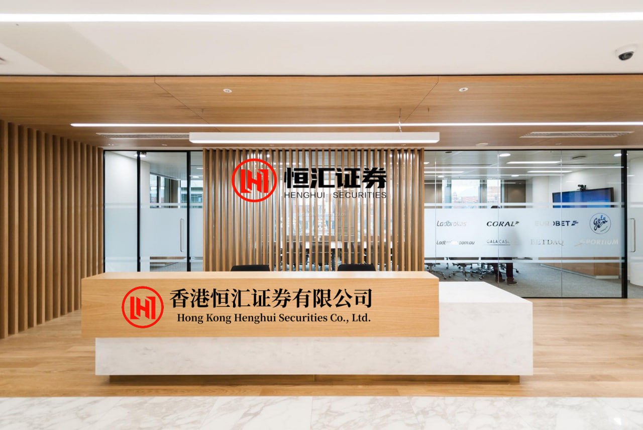 智股策略平台 30年老股民的“傻办法”：不空仓、不割肉，竟然年年赚钱！认识一位专职炒股近三十年的股友。当年他以1.8万元入市，如今家里...
